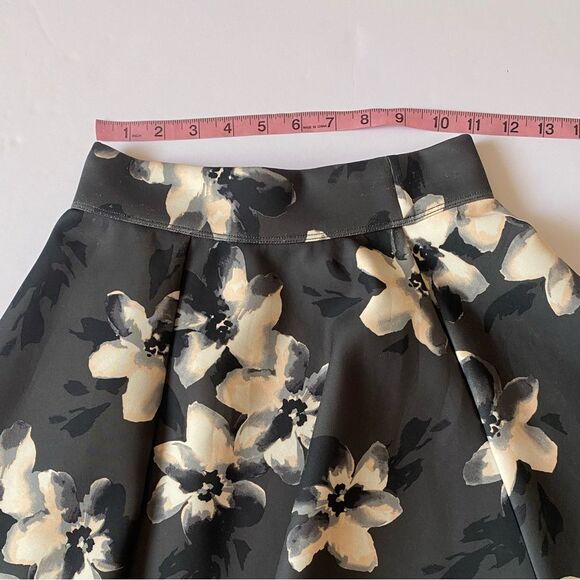Hollister Navy White Floral Skater Skirt XS - Picture 3 of 7